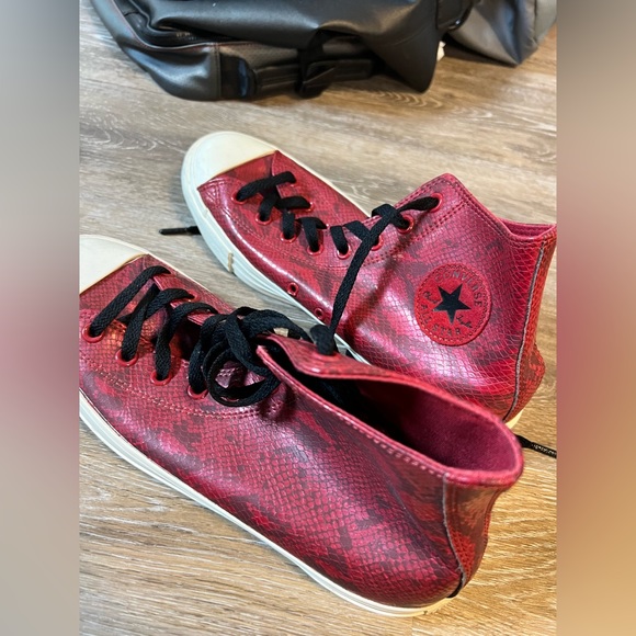 Converse Chucks in Red Snakeskin — Size 10 - Picture 4 of 4